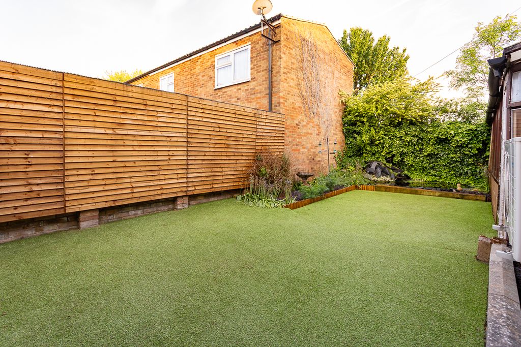 Property photo 3 of 31 42-Buckerills-Pitsea-15