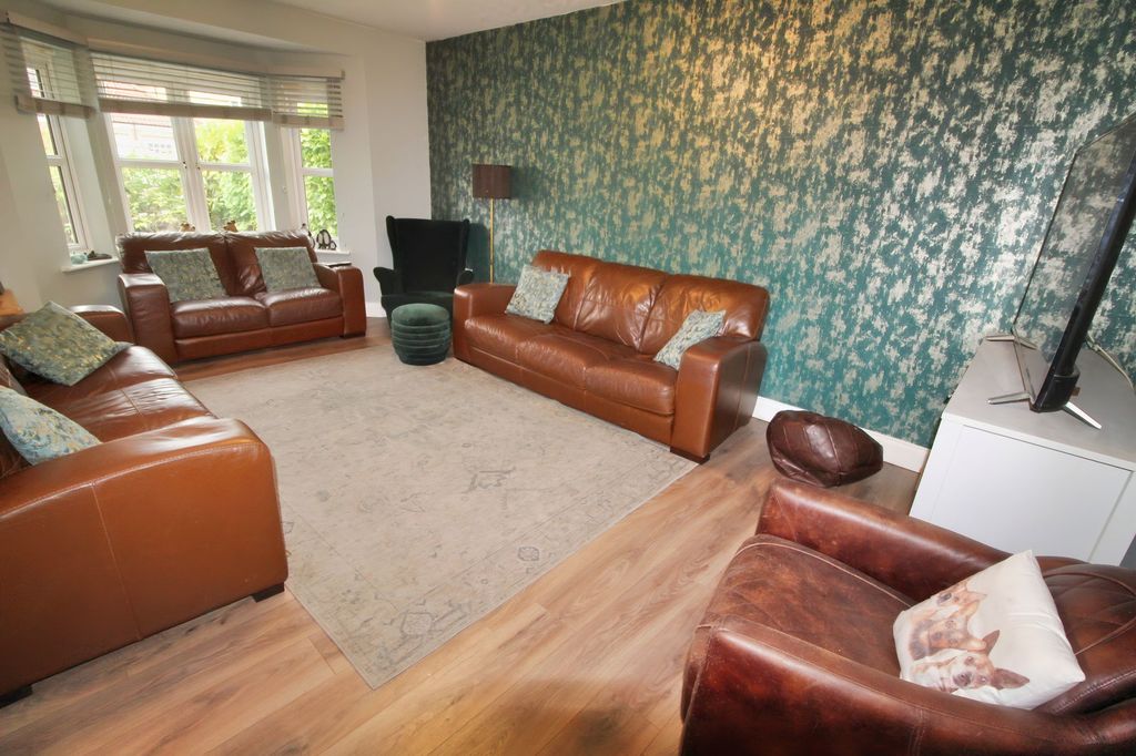Property photo 2 of 36