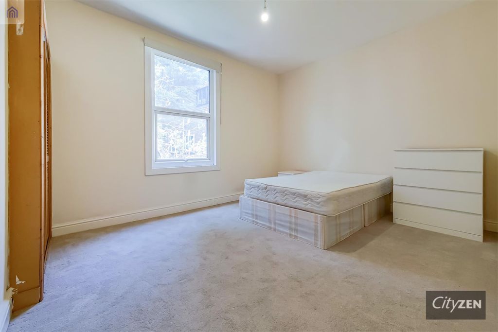 Property photo 3 of 13 Bedroom 2