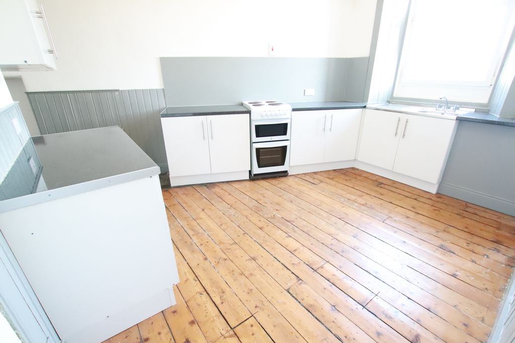 Property photo 2 of 5 Kitchen