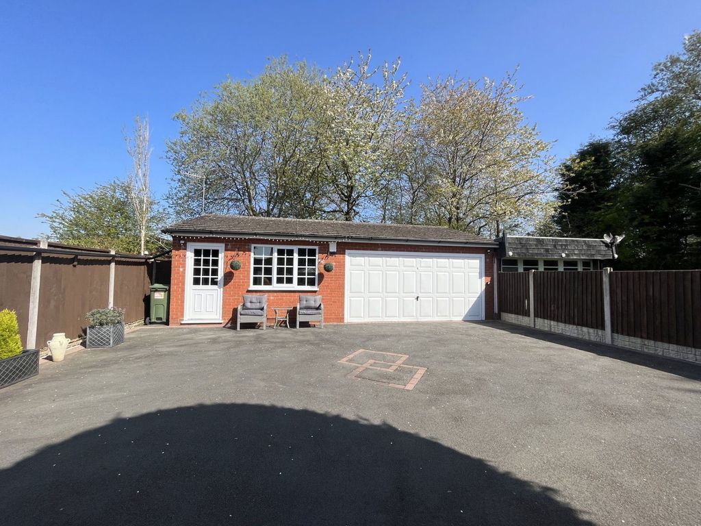 Property photo 2 of 40