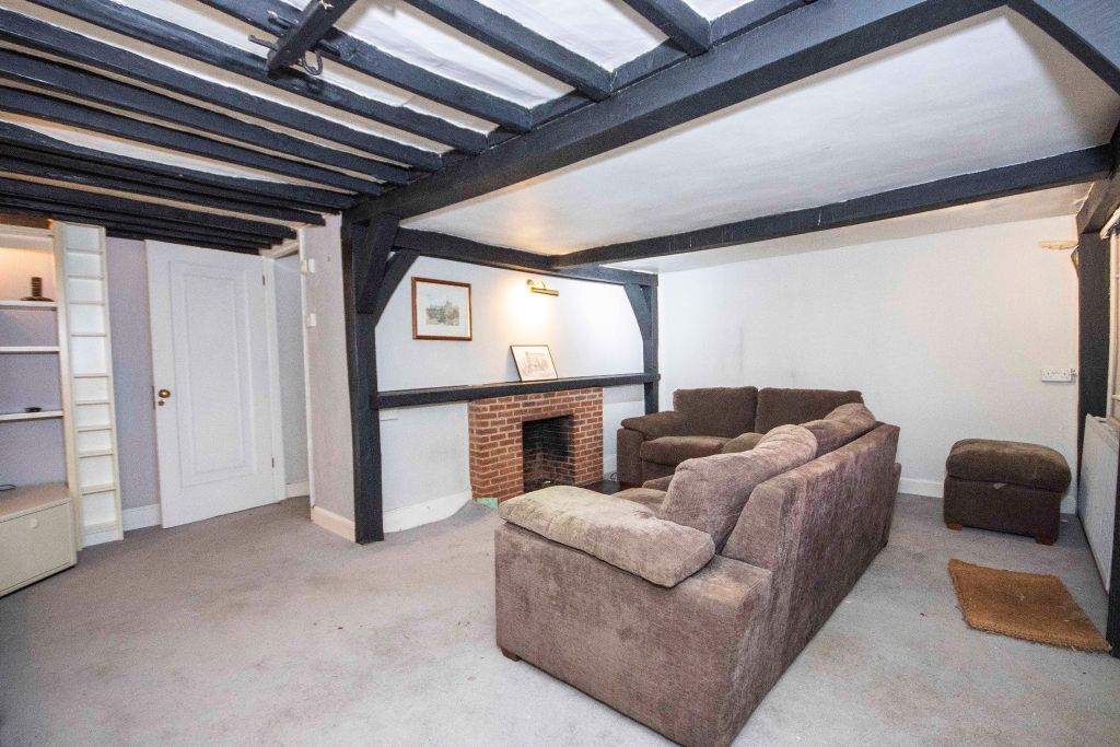 Property photo 3 of 12