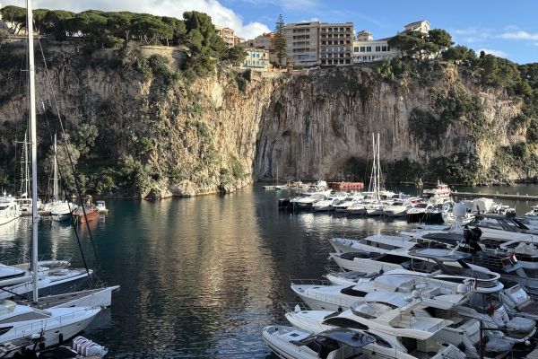 Property photo 1 of 2