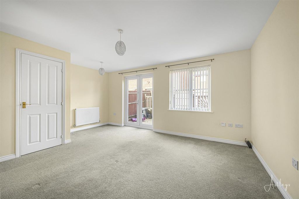 Property photo 3 of 16 Lounge/Dining Room