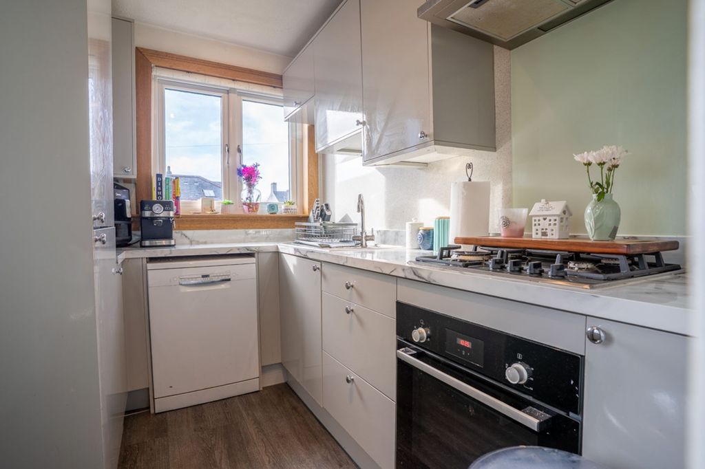 Property photo 3 of 27