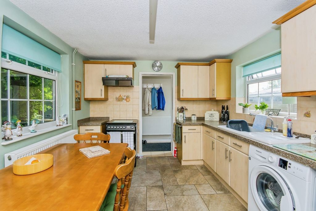 Property photo 2 of 17 Photo