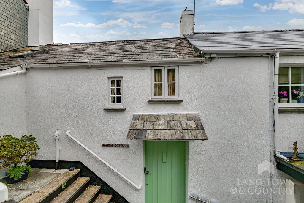 Property photo 2 of 21