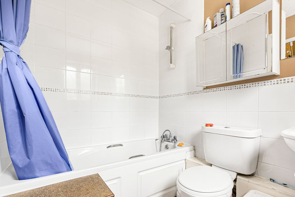 Property photo 3 of 12 Bathroom