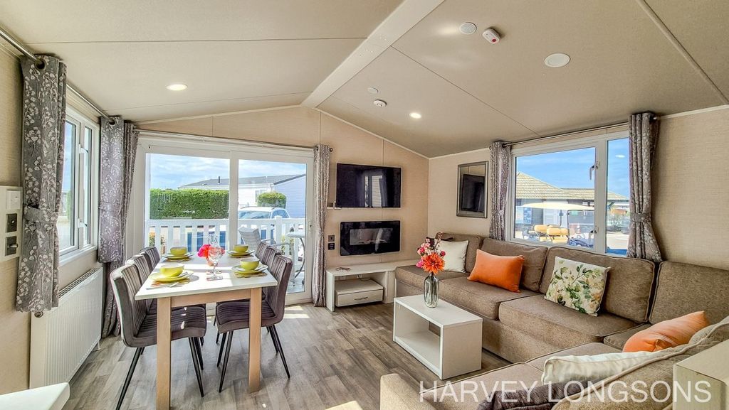 Property photo 1 of 21 Bright Open-Plan Lounge And Dining Area Inside The Atlas Lookout