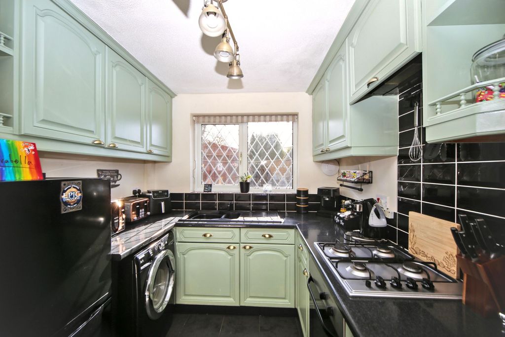 Property photo 3 of 20