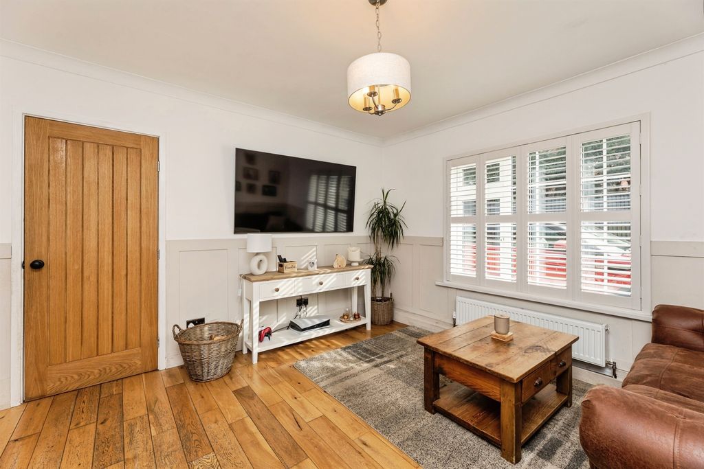 Property photo 3 of 25