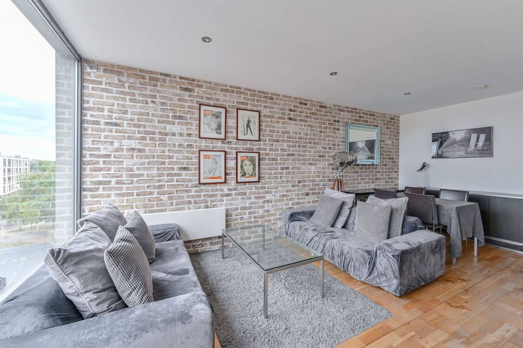 Property photo 2 of 11