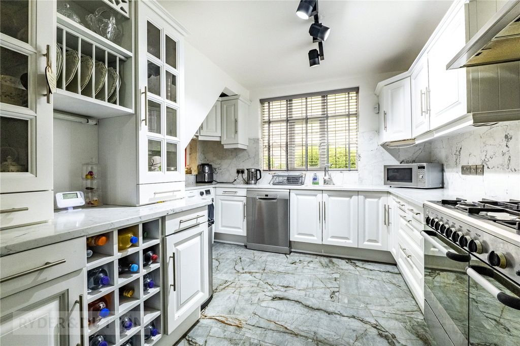 Property photo 3 of 35 Kitchen Diner