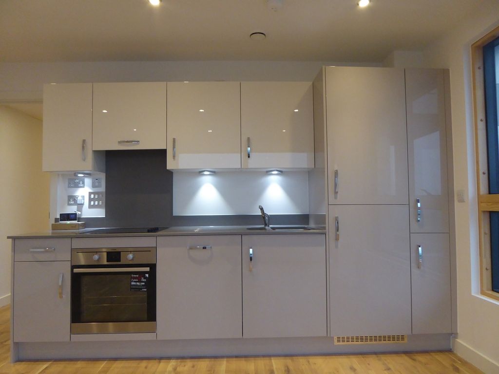 Property photo 3 of 8 Kitchen