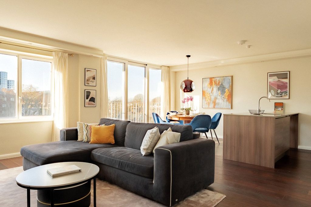 Property photo 3 of 21 Living Area