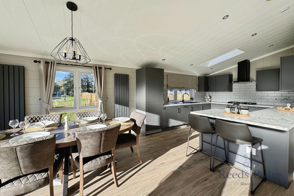 Property photo 2 of 17 Dining Area