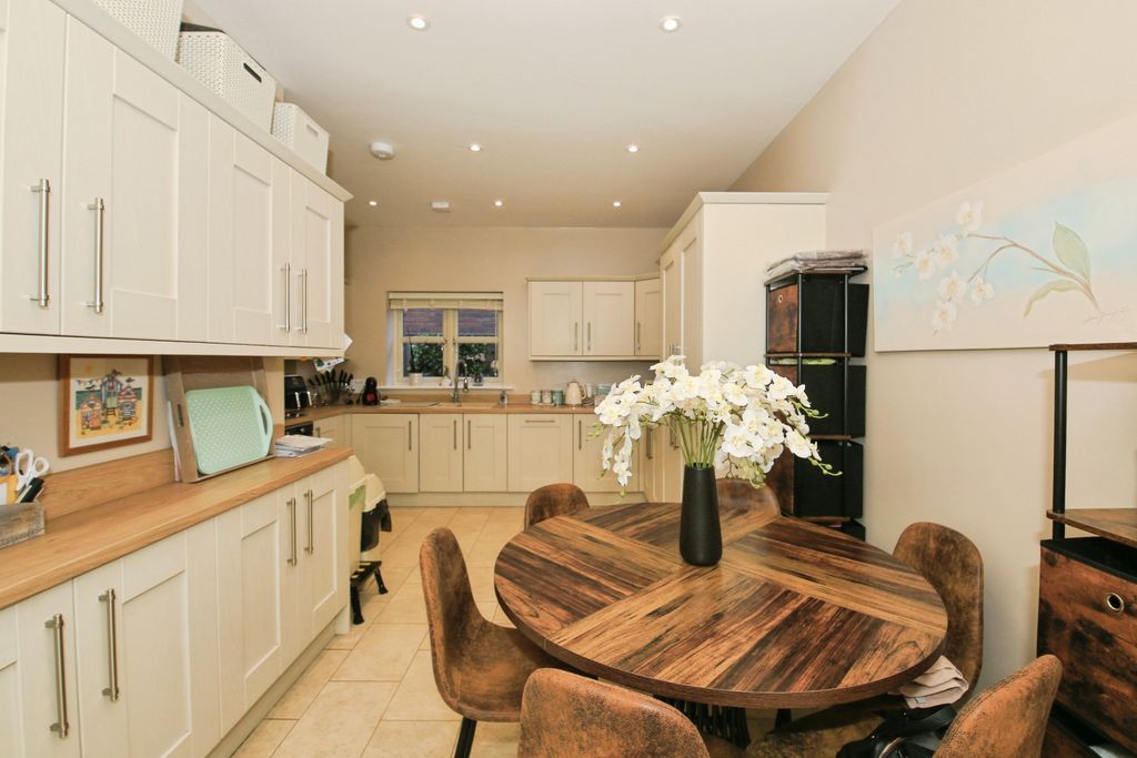 Property photo 1 of 17 Img_1251