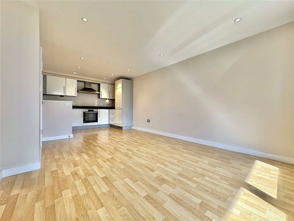 Property photo 2 of 10 Picture No. 17