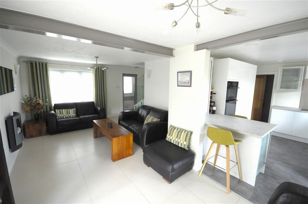 Property photo 1 of 19 Lounge