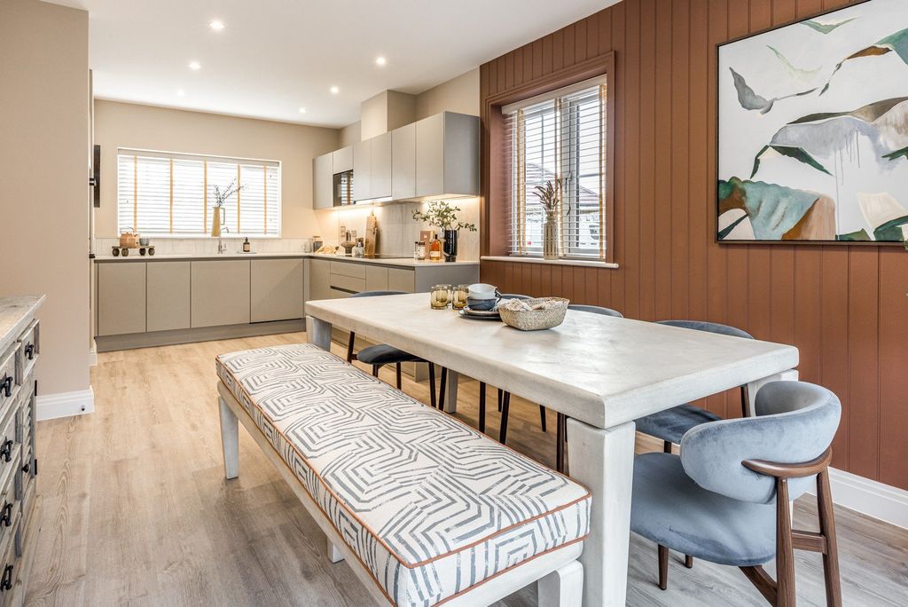 Property photo 2 of 18 Show Home