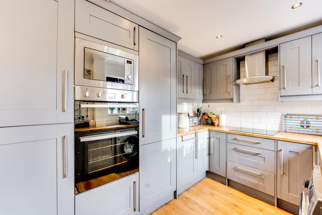 Property photo 3 of 26 8 Newton Road, Barton Seagrave-12.Jpg