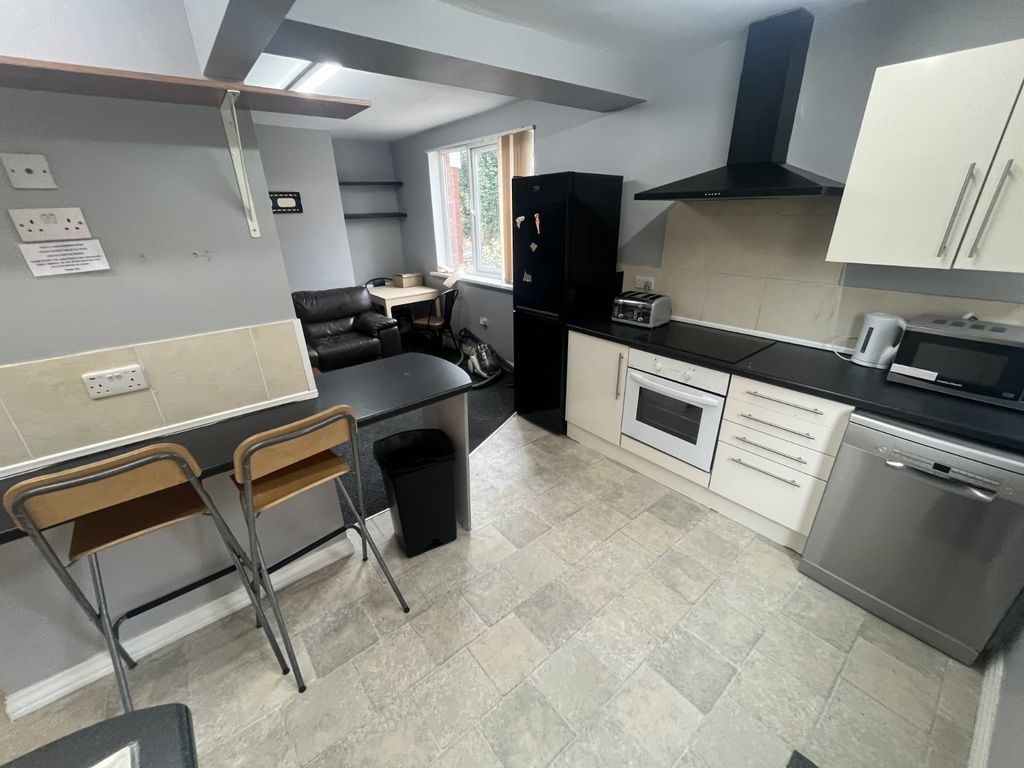 Property photo 2 of 14 Picture No. 16
