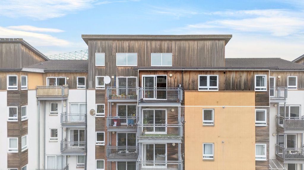 Property photo 1 of 42