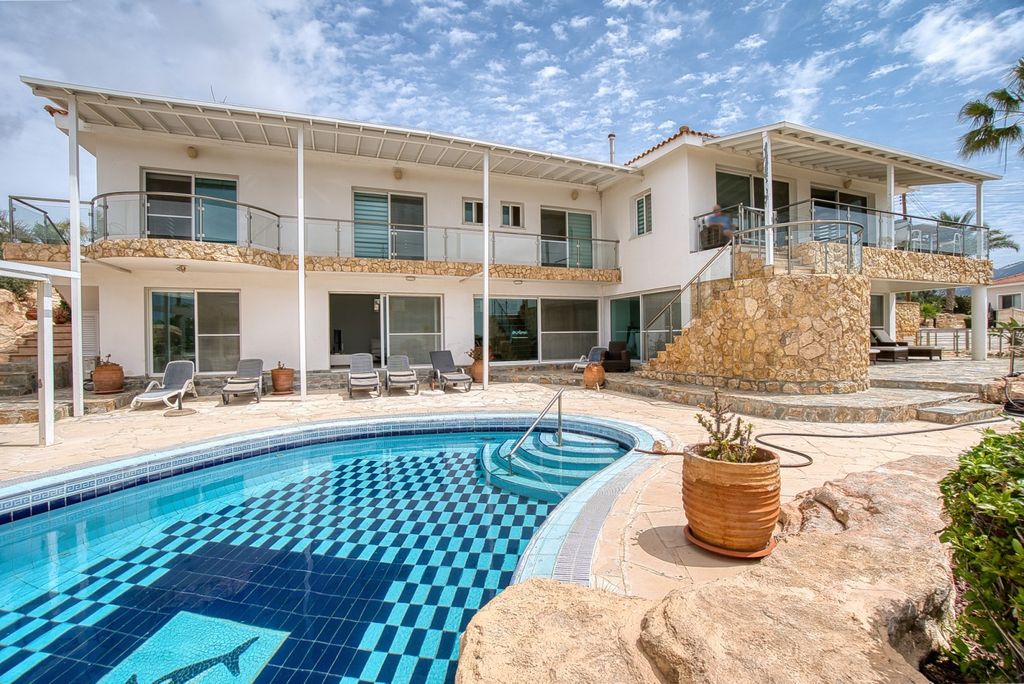 Property photo 1 of 36