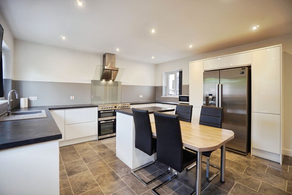 Property photo 3 of 22 4549825