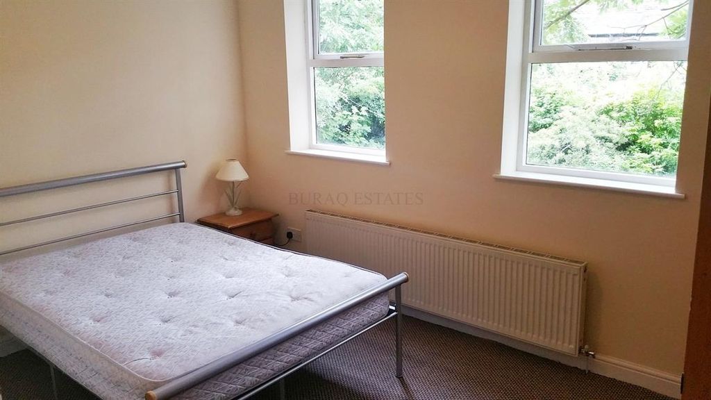 Property photo 3 of 5 Bright Bedroom With Dual Windows And Comfy Bed...