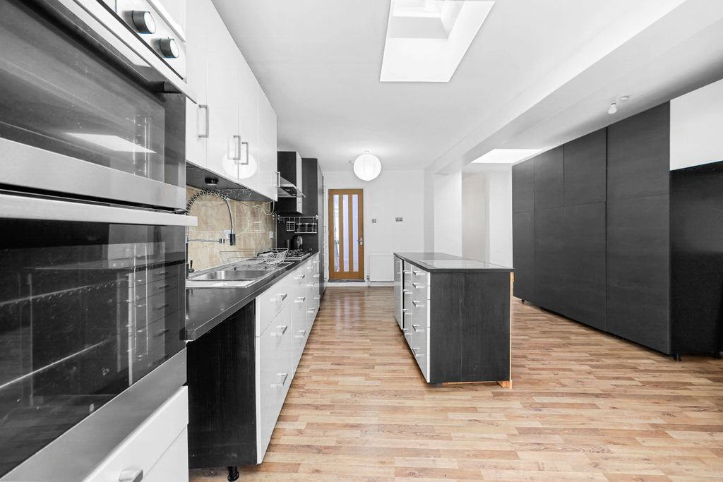 Property photo 1 of 25