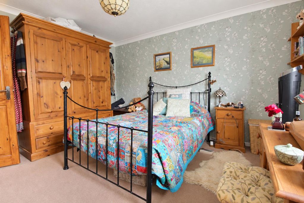 Property photo 3 of 20