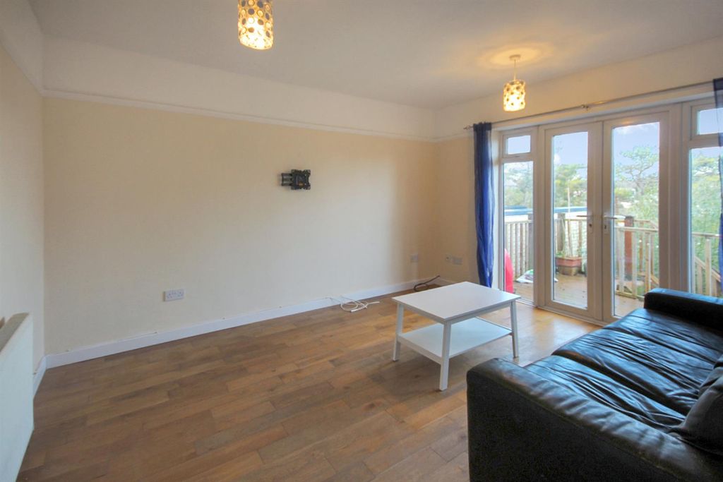 Property photo 2 of 17 Living Room