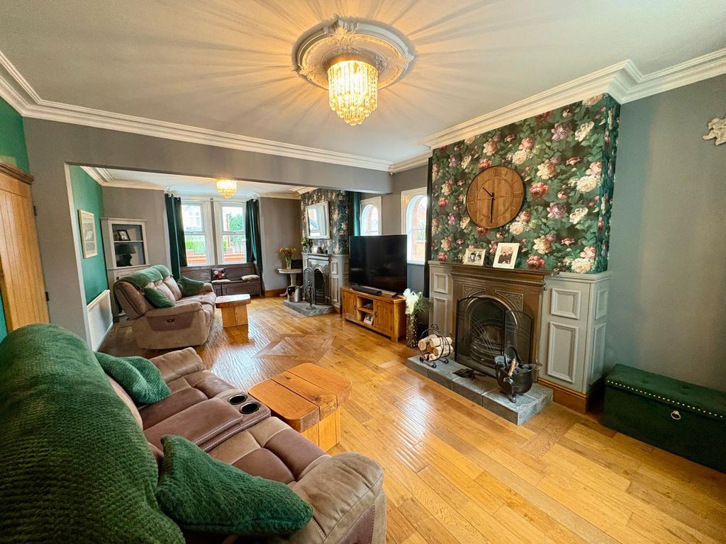 Property photo 2 of 26