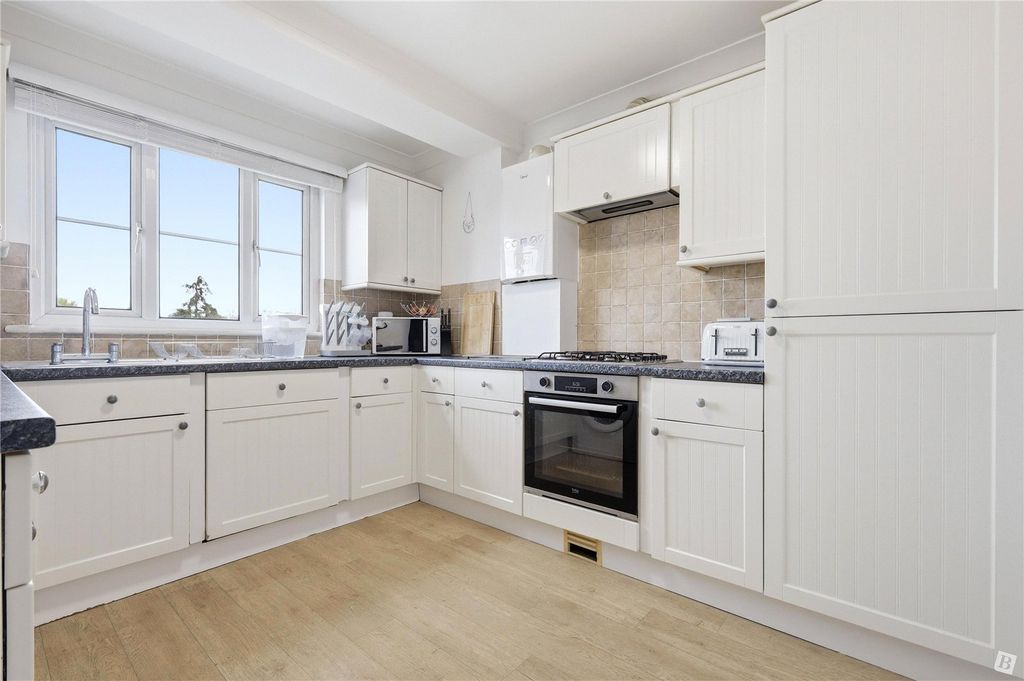 Property photo 2 of 7 Kitchen