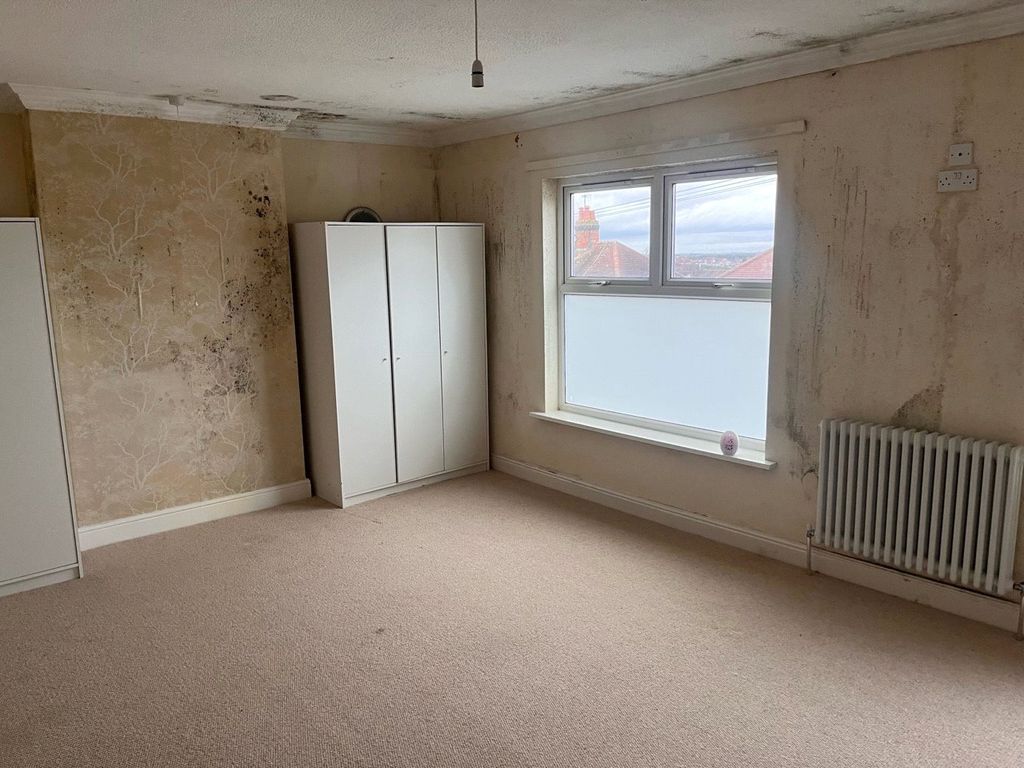 Property photo 2 of 9 Bedroom