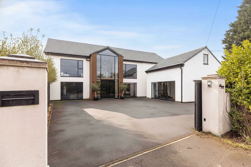 Property photo 1 of 31