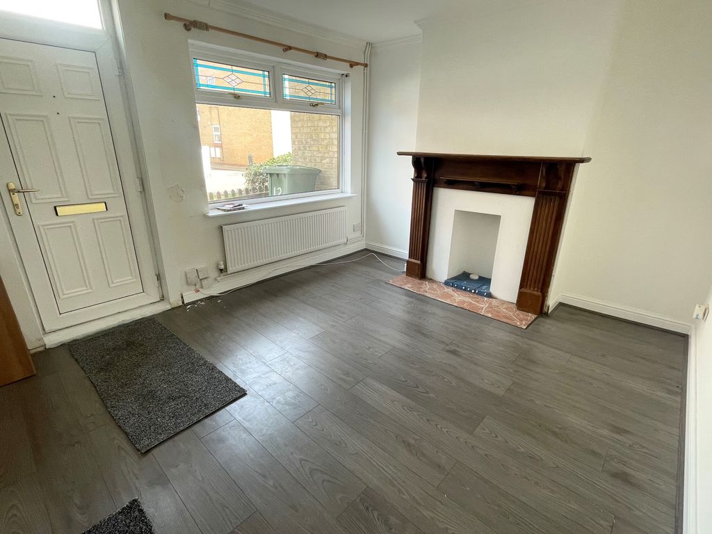 Property photo 3 of 10 Living Room