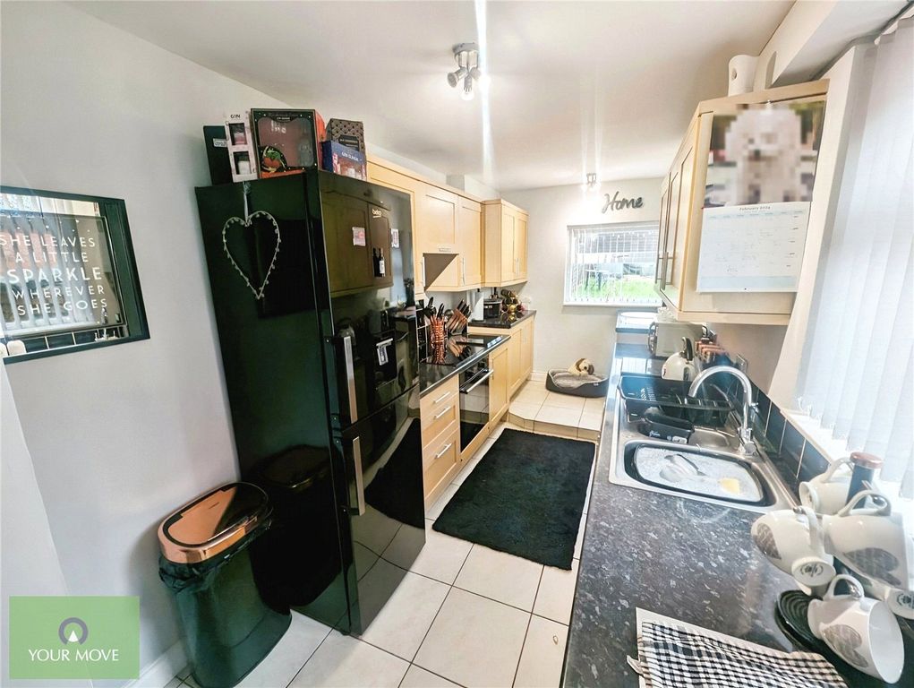 Property photo 2 of 8 Kitchen