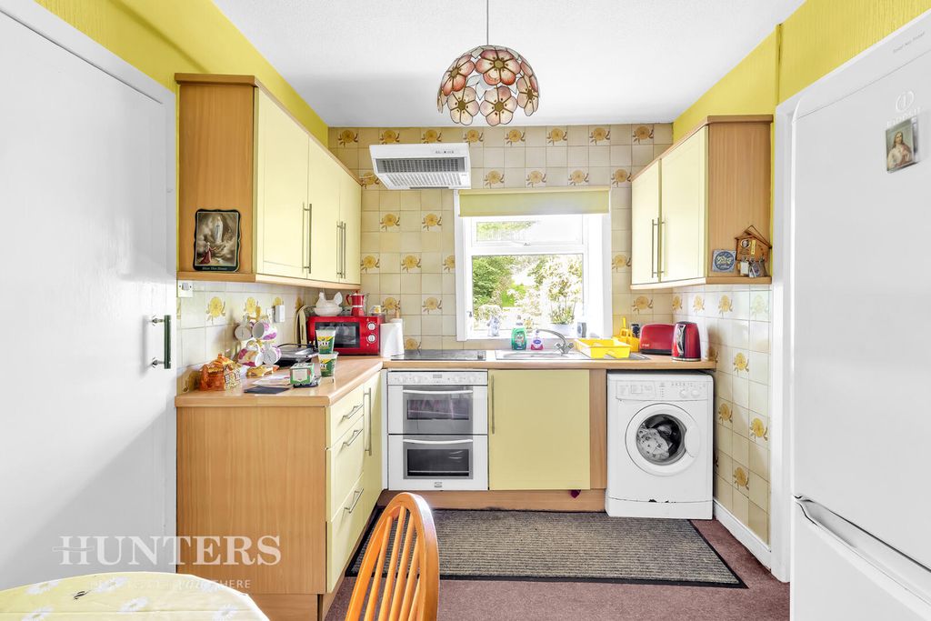 Property photo 3 of 35 Kitchen