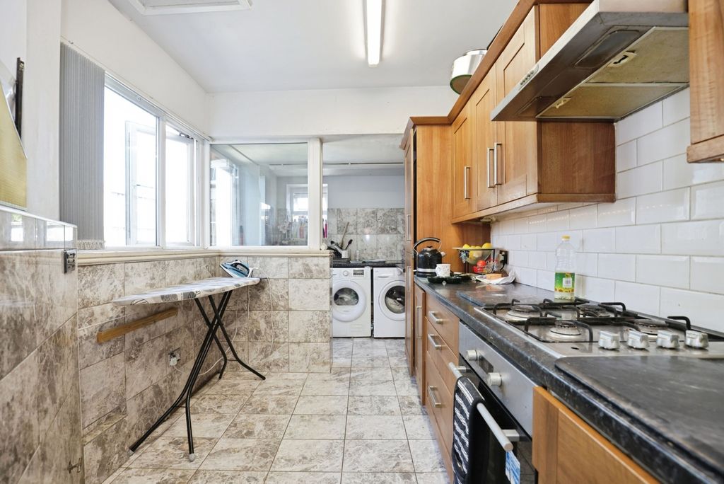 Property photo 2 of 16 Photo