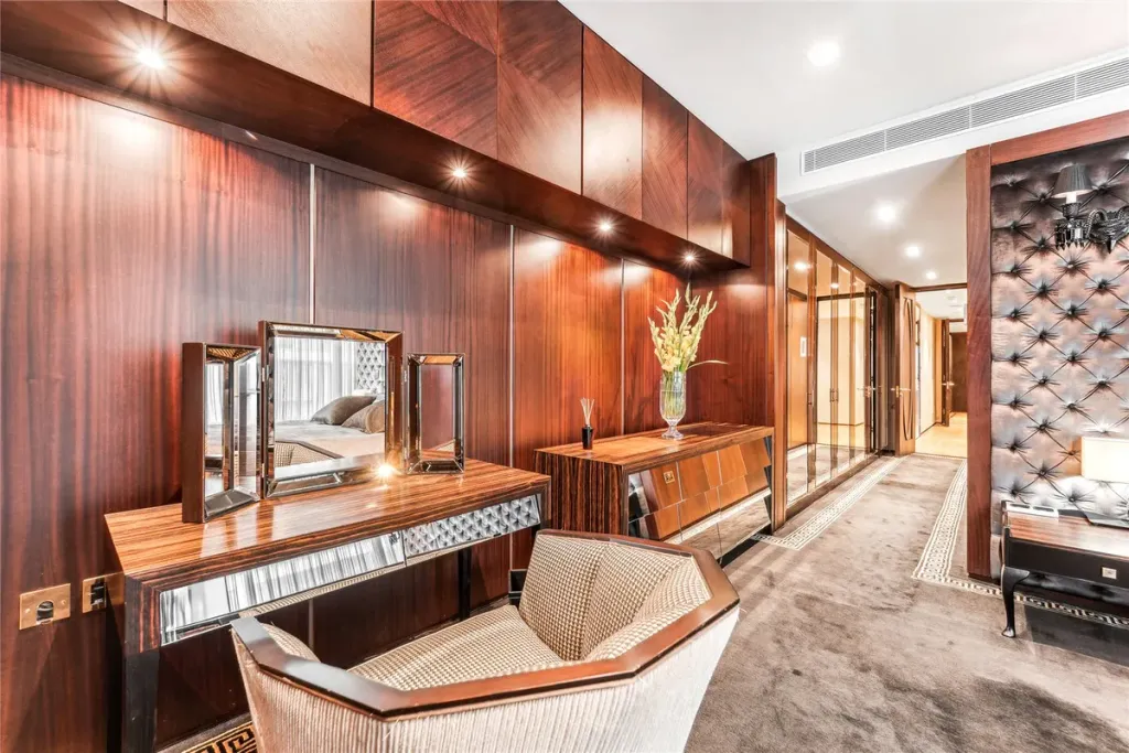 Property photo 3 of 57