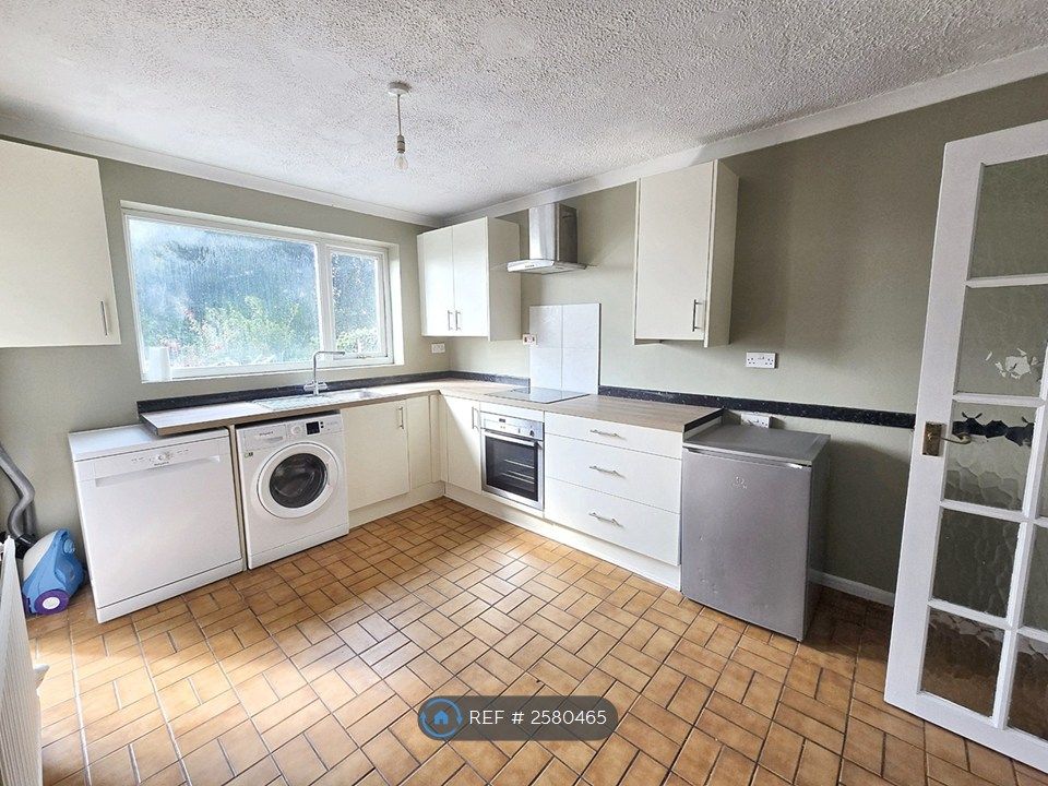 Property photo 3 of 7 Kitchen