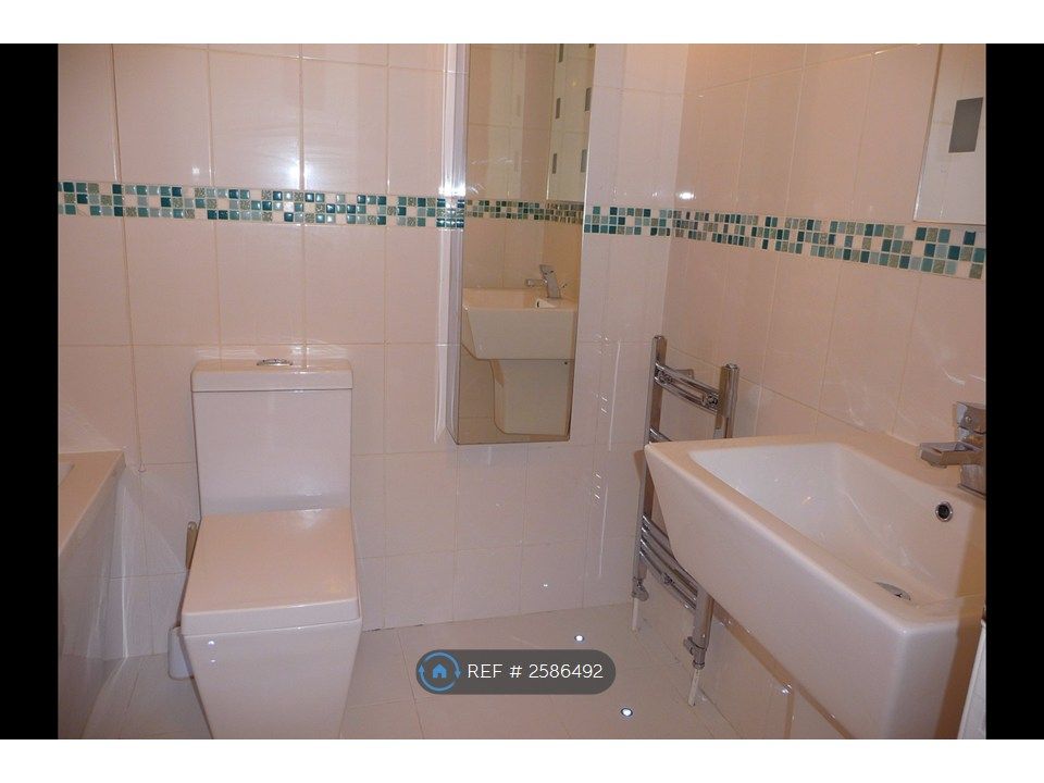 Property photo 3 of 8 Bathroom