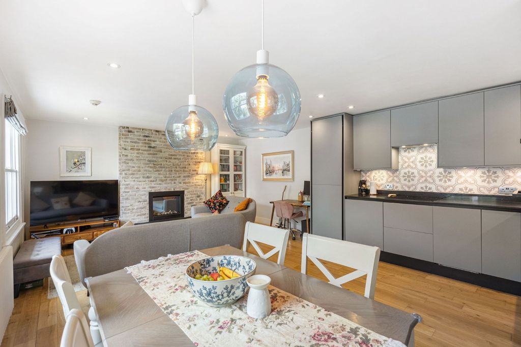 Property photo 3 of 8 4394833