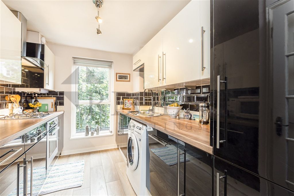 Property photo 2 of 7 Kitchen