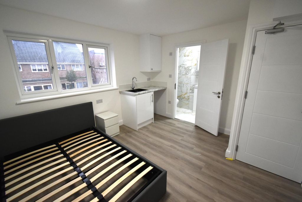 Property photo 1 of 5 Bedroom