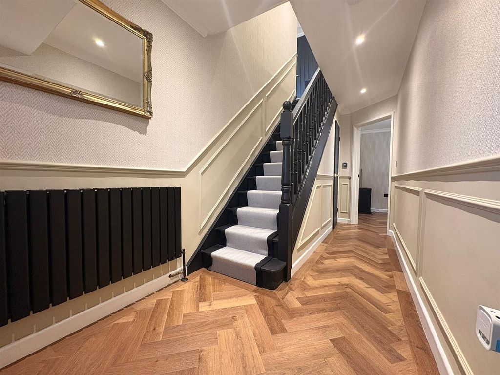 Property photo 3 of 26 Hallway