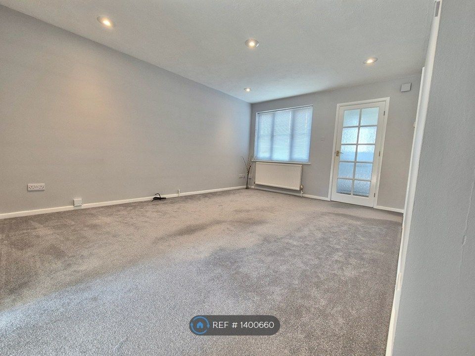 Property photo 2 of 11 Lounge