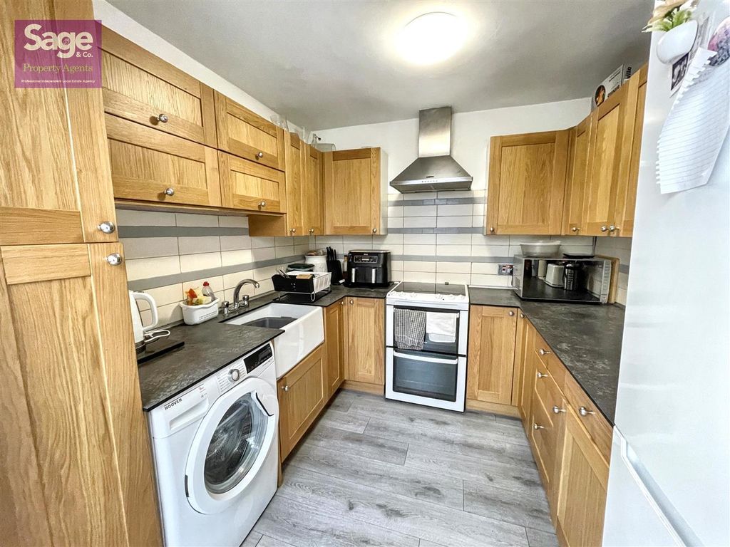 Property photo 3 of 21